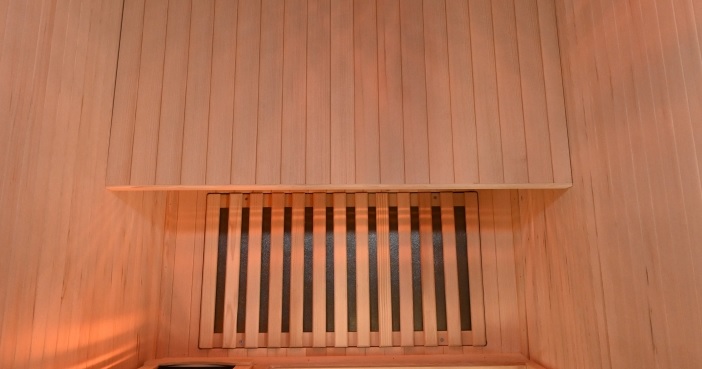 Grzejnik węglowy montowany na stopie